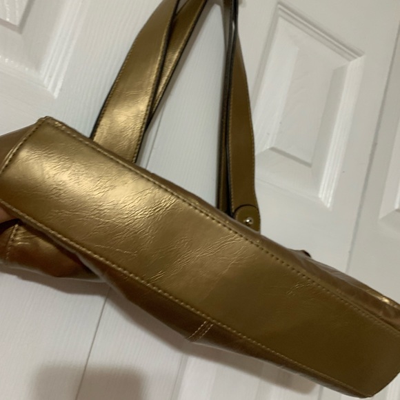 Gold shoulder bag. In great shape - Picture 5 of 11